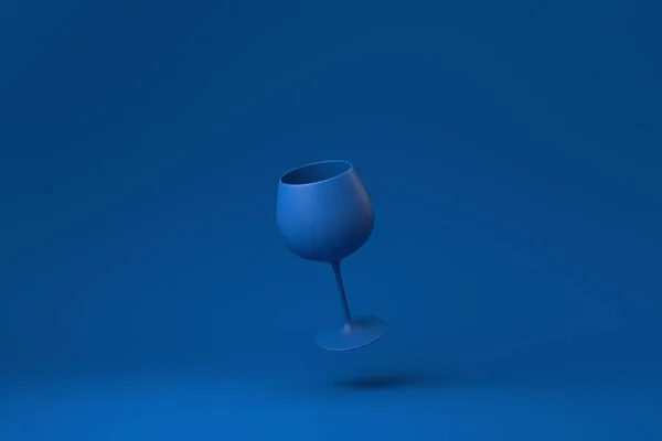 Copa Vino Azul Flotando Fondo Azul Idea Concepto Mínimo Creativo — Foto de Stock