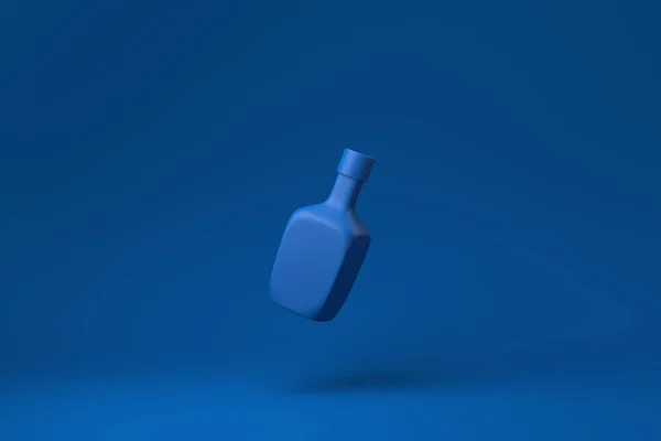 Blue Whiskey Bottle Flyter Blå Bakgrund Minimal Konceptidé Kreativ Enfärgad — Stockfoto