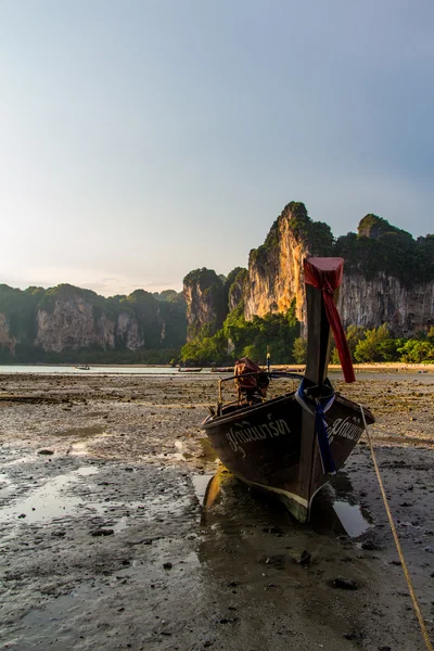 Długo rozkładem łódź railay bay krabi Tajlandia — Zdjęcie stockowe