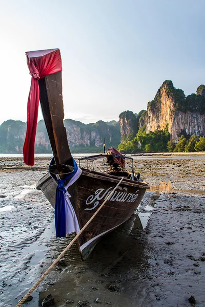 Long tailed boat Railay bay Krabi Thailand — Stock Photo, Image