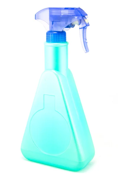 Una botella de spray azul brillante sobre fondo blanco — Foto de Stock