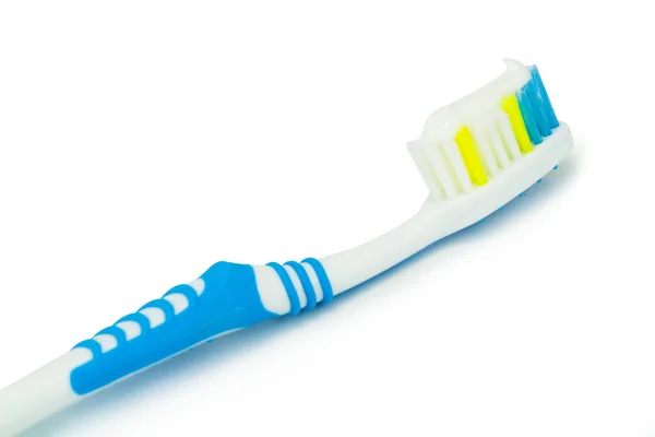 Beberapa sikat gigi dimasukkan ke dalam penyimpanan dan pasta gigi — Stok Foto