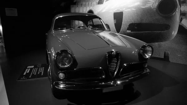 イタリア トリノ 2021年6月20日 トリノ自動車博物館でアンティーク自動車を垣間見る — ストック写真