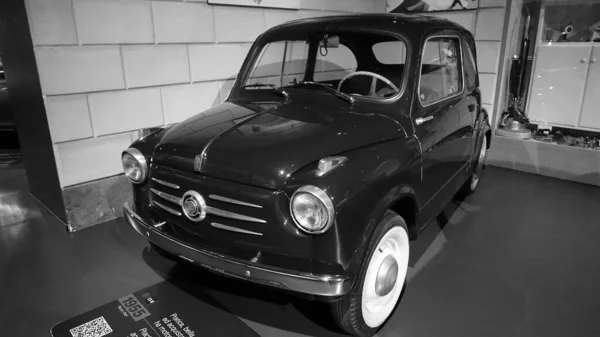 Torino Italia Kesäkuuta 2021 Vilaus Antiikkiautosta Torinon Automuseossa — kuvapankkivalokuva