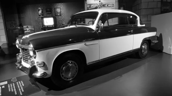 イタリア トリノ 2021年6月20日 トリノ自動車博物館でアンティーク自動車を垣間見る — ストック写真
