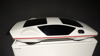 Torino, İtalya - 20 Haziran 2021: Modern araba Torino otomobil müzesinde sergilendi