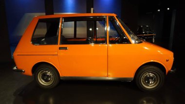 Torino, İtalya - 20 Haziran 2021: Torino otomobil müzesinde antika bir araba sergilendi