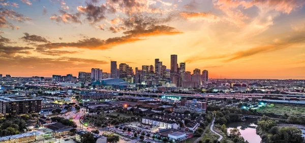 Stad Houston Met Kleurrijke Zonsondergang Hemel — Stockfoto