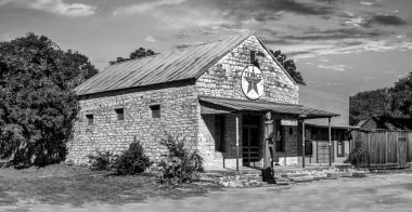 Eski taş benzin istasyonu Teksas - B & W