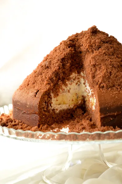 Pastel de chocolate con crema — Foto de Stock