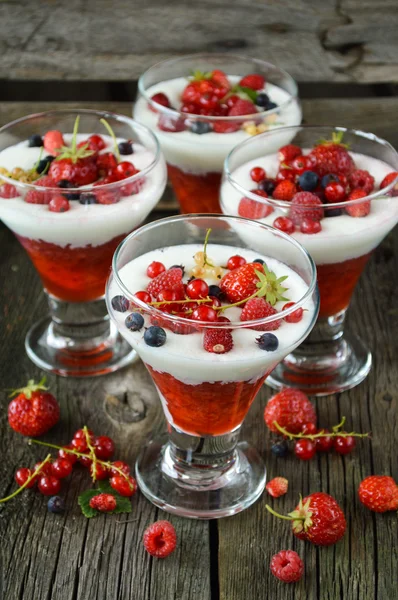 Dessert met fruit — Stockfoto