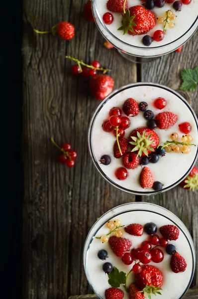 Postre con fruta — Foto de Stock