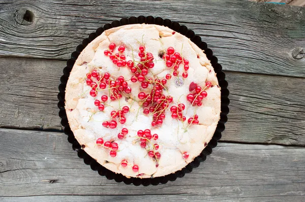 Torta de baga e groselhas vermelhas — Fotografia de Stock
