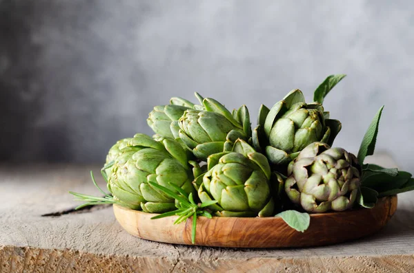 Artisjok Bloemen Houten Plaat Selectieve Focus — Stockfoto