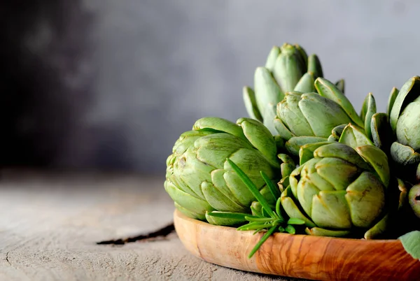 Artisjok Bloemen Houten Plaat Selectieve Focus — Stockfoto