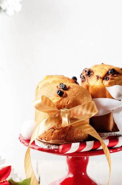 Traditional Italian Christmas Sweet Bread Mini Panettone Christmas Decorations Red — Stock Photo, Image