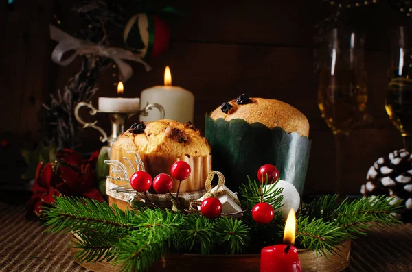 Традиционный Итальянский Рождественский Сладкий Хлеб Мини Panettone Рождественские Украшения Свечами — стоковое фото