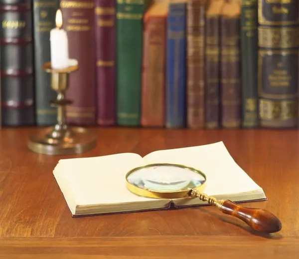 Old magnifier — Stock Photo, Image