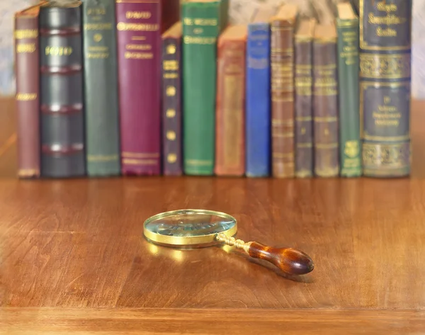 Magnifying glass — Stock Photo, Image