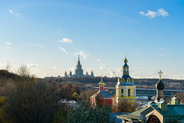 Staatliche Universität Moskau Und Kirche Spätherbst — Stockfoto