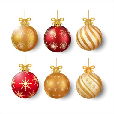 Noel ağacı süsleme elementleri lüks kırmızı ve altın rengi ve altın kurdeleli. Kar tanesi ve karıştırma sanatıyla üç boyutlu top tasarımı. Noel ağacı süslemesi için gerçekçi 3D top tasarımı koleksiyonu.