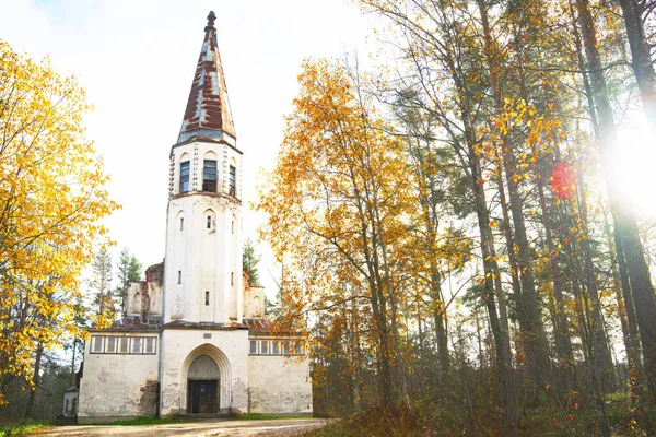 Landscape. Russia, Republic of Karelia. Old abandoned church Lutheran cathedral, golden autumn. — Stock Photo, Image