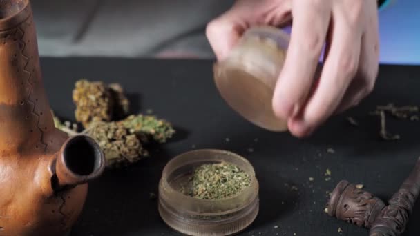 Une Série Fumer Cannabis Médical Broyage Marijuana Dans Broyeur Dans — Video