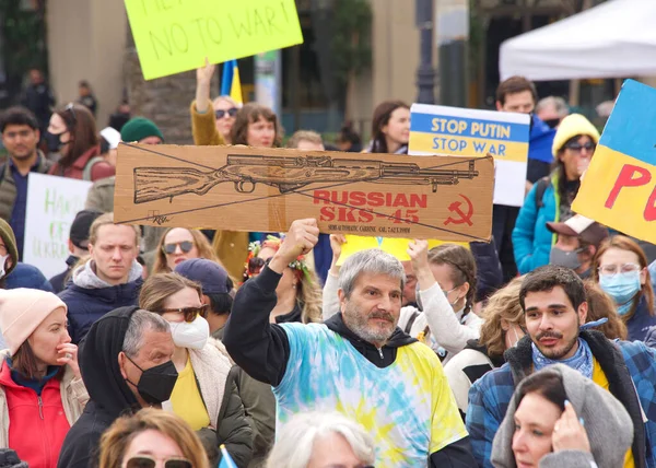 San Francisco Feb 2022 Непізнані Учасники United Stand Ukraine Protest — стокове фото