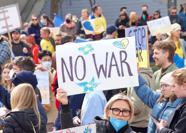 San Francisco Feb 2022 Oidentifierade Deltagare United Stand Ukraine Protestskyltar — Stockfoto