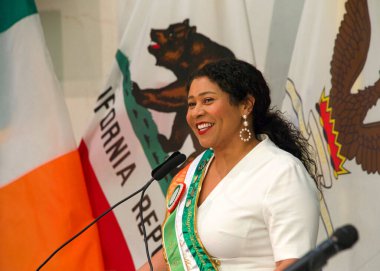 San Francisco, CA - 11 Mart 2022 San Francisco Belediye Başkanı London Breed, İrlanda Bayrak Yükseltme Töreni 'nde konuşma yapacak..