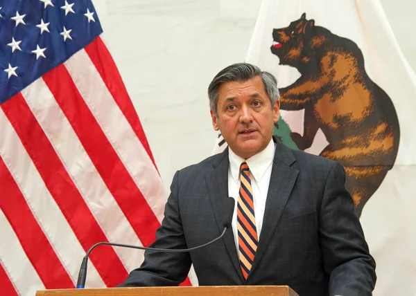 San Francisco, CA - 26 Nisan 2022: Maliye Bakanı Jose Cisneros, San Francisco 'da Kolej Programı Gelişim Basın Konferansı' nda konuşma yapacak.