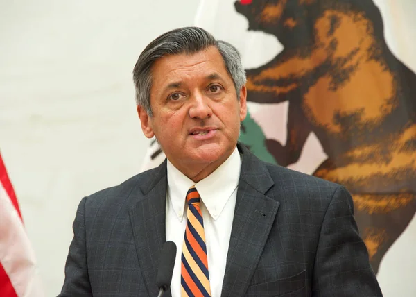 San Francisco, CA - 26 Nisan 2022: Maliye Bakanı Jose Cisneros, San Francisco 'da Kolej Programı Gelişim Basın Konferansı' nda konuşma yapacak.