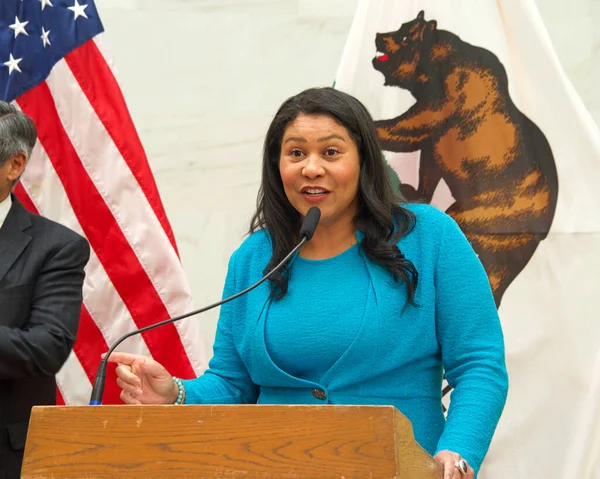 San Francisco, CA - 26 Nisan 2022: San Francisco Belediye Başkanı London Breed, San Francisco 'da Kolej Programı Gelişim Basın Konferansı' nda konuşma yaptı.