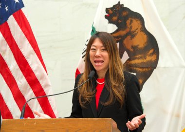 San Francisco, CA - 26 Nisan 2022: Maliye Bakanı Fiona Ma, San Francisco 'da Kolej Programı Gelişim Basın Konferansı' nda konuşma yapacak.