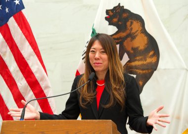 San Francisco, CA - 26 Nisan 2022: Maliye Bakanı Fiona Ma, San Francisco 'da Kolej Programı Gelişim Basın Konferansı' nda konuşma yapacak.