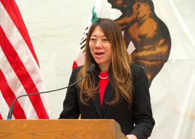 San Francisco, CA - 26 Nisan 2022: Maliye Bakanı Fiona Ma, San Francisco 'da Kolej Programı Gelişim Basın Konferansı' nda konuşma yapacak.