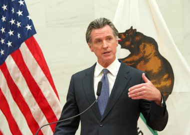 San Francisco, CA - 26 Nisan 2022: California Valisi Gavin Newsom, San Francisco 'da Üniversite Programı Gelişim Basın Konferansı' nda bir konuşma yaptı.