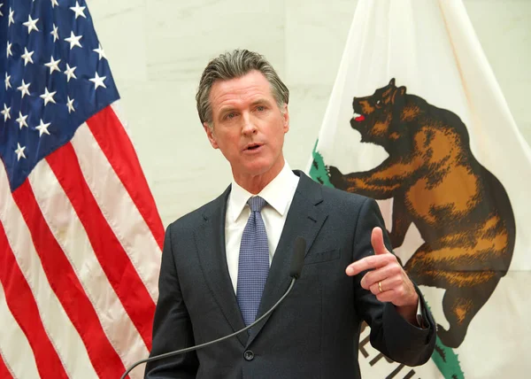 San Francisco, CA - 26 Nisan 2022: California Valisi Gavin Newsom, San Francisco 'da Üniversite Programı Gelişim Basın Konferansı' nda bir konuşma yaptı.