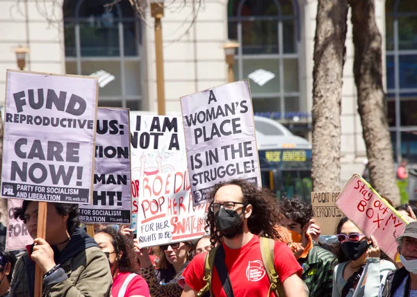 San Francisco Μαΐου 2022 Αγνώστων Συμμετεχόντων Κρατώντας Πινακίδες Πορεία Στο — Φωτογραφία Αρχείου