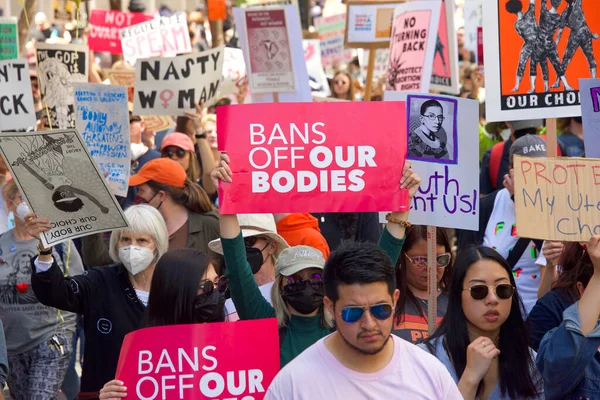 San Francisco May 2022 Unidentified Participants Marching Streets Holding Signs — Zdjęcie stockowe