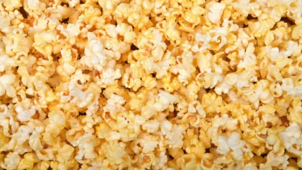 Video Zooming Background Fresh Popped Buttered Popcorn — Stock Video