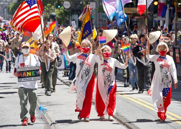 San Francisco Června 2022 Neidentifikovaní Účastníci Slaví Přehlídce Homosexuálů San — Stock fotografie