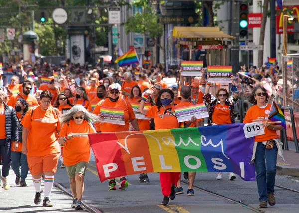 San Francisco Czerwca 2022 Niezidentyfikowani Uczestnicy Świętują Paradę Gejów San — Zdjęcie stockowe