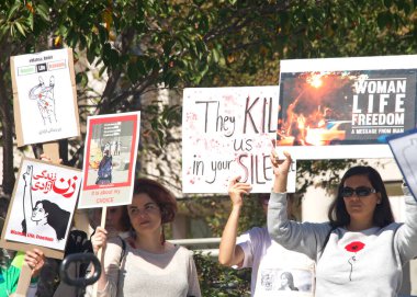 San Francisco, CA - 8 Ekim 2022: Kürtaj Körfezi Bölgesi Katılımcıları San Francisco 'daki Union Square' de Kadın Üreme Hakları Toplantısı düzenledi