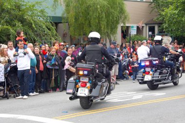 Half Moon Bay, CA - 15 Ekim 2022: Half Moon Körfezi 'nin 50. Geleneksel Sanat ve Balkabağı Festivali ve Dünya Balkabağı Geçit Töreni' nin kimliği belirsiz katılımcıları.