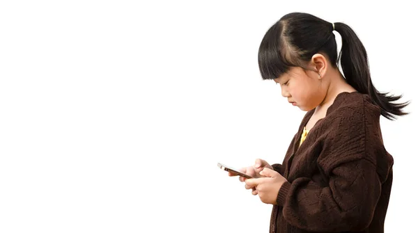 Asyalı Çocuk Telefonu Beyaz Arka Planda Izliyor Uzun Süre Cep — Stok fotoğraf