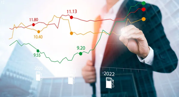 시장에 미치는 개념에 미치는 에너지 그래프 Businessman Touch Chart Indicator — 스톡 사진