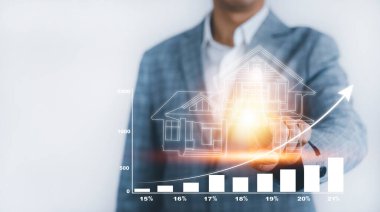 Mühendislik ve mimari çizimler konsepti, mühendis evi sanal ekran mimari, ev modelli sigorta acentesi, emlak sigortası ve güvenlik konseptiyle donatıyor.. 