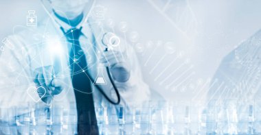 Sağlık hizmetleri ve tıbbi hizmetler kavramı, hastanede steteskopla doktor hekimliği, modern sanal ekran arayüzü ile ikon ağ bağlantısı, tıbbi teknoloji ağı kavramı..