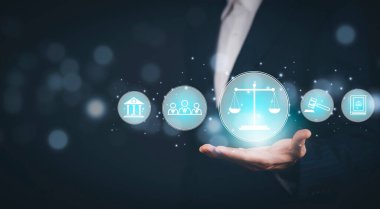 İşadamı Hand, grafiksel işçi hukuku avukatlığı hukuki iş konsepti internet teknolojisi, Emlak almayı planlama, emlak satın alma ve en iyi finansal yükümlülükler konseptini seçme